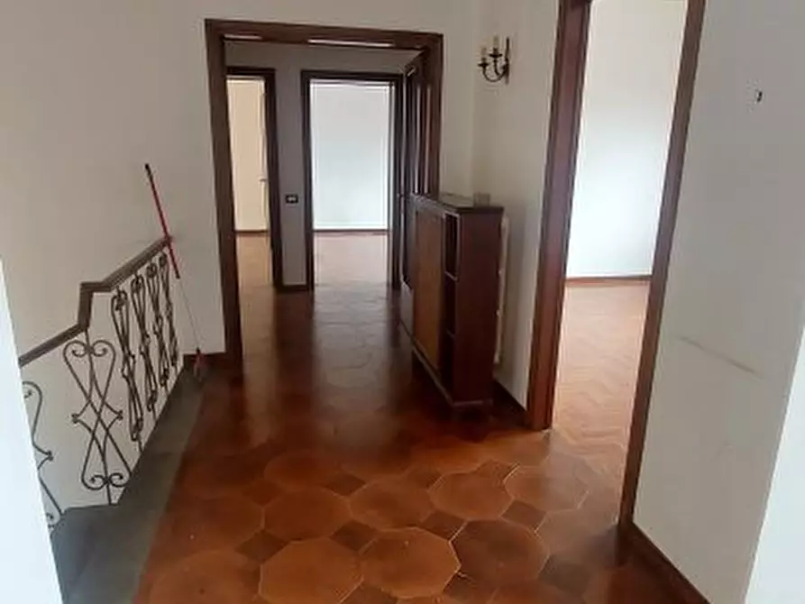Immagine 3 di Villa in vendita  a Cascina