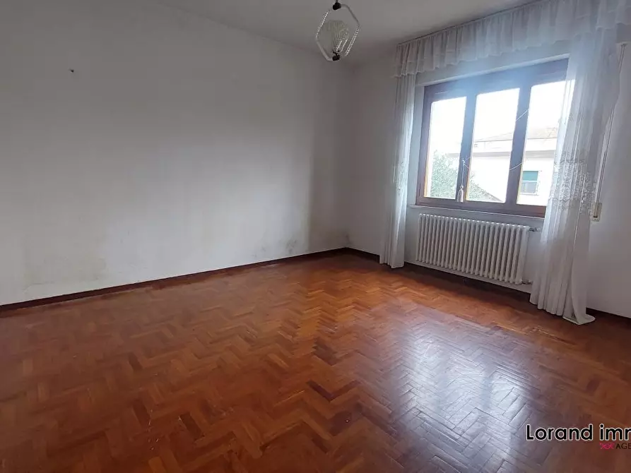 Immagine 4 di Villa in vendita  a Cascina