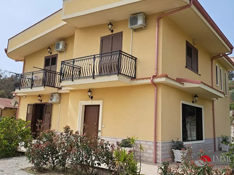 Immagine 1 di Villa in vendita  a Bova Marina