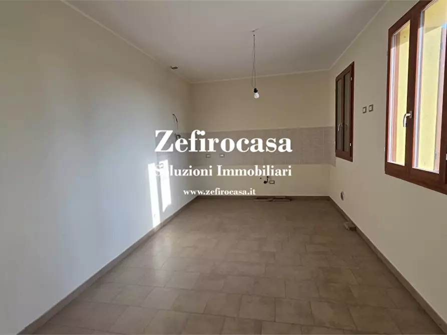 Immagine 6 di Villa in vendita  a Rolo