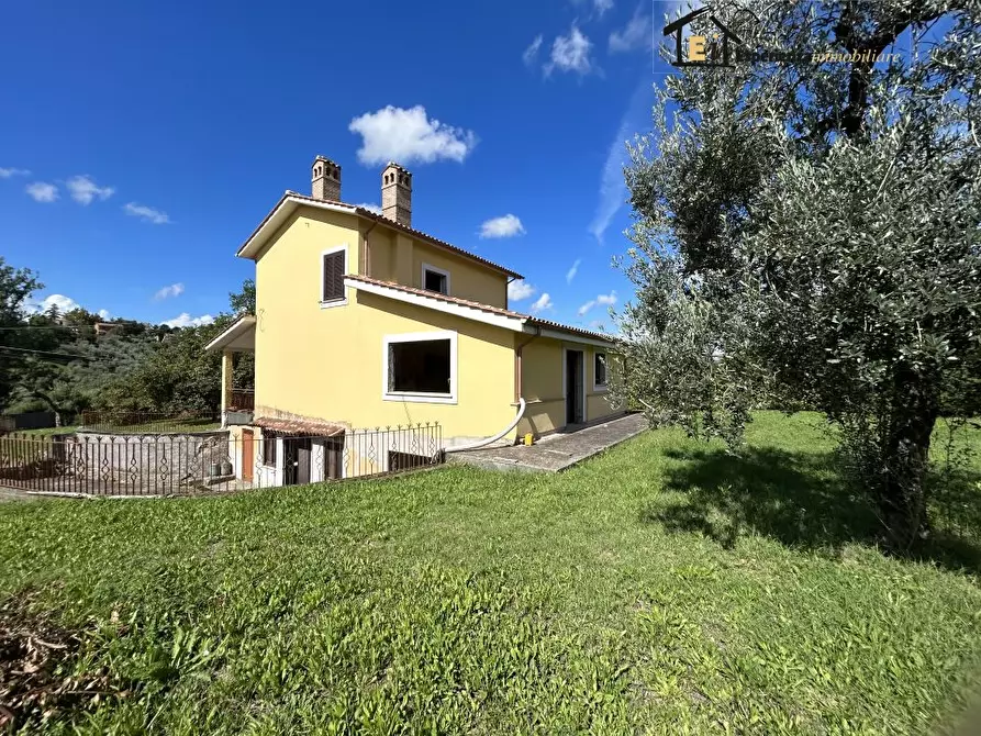Immagine 4 di Villa in vendita  SNC a Cantalupo In Sabina