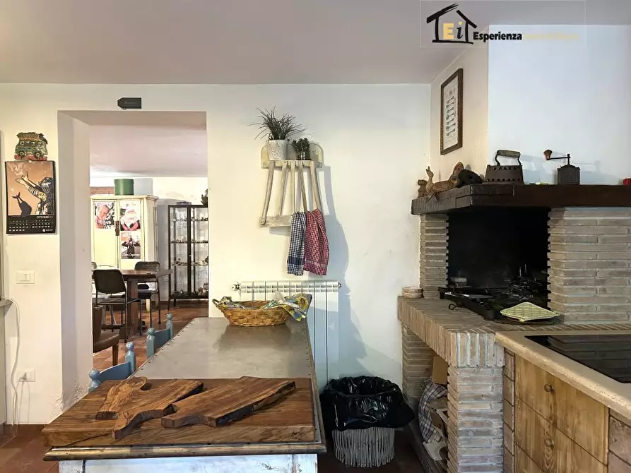 Immagine 8 di Villa in vendita  a Montebuono