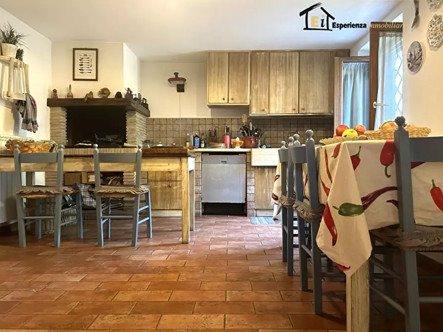 Immagine 5 di Villa in vendita  a Montebuono