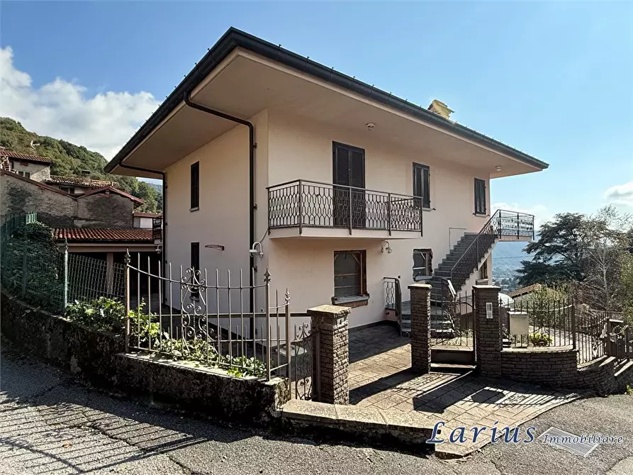 Immagine 4 di Villa in vendita  4 a Asso