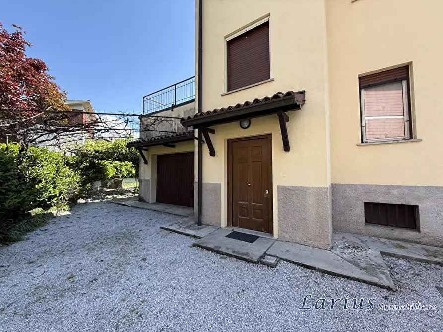 Immagine 9 di Villa in vendita  5 a Erba