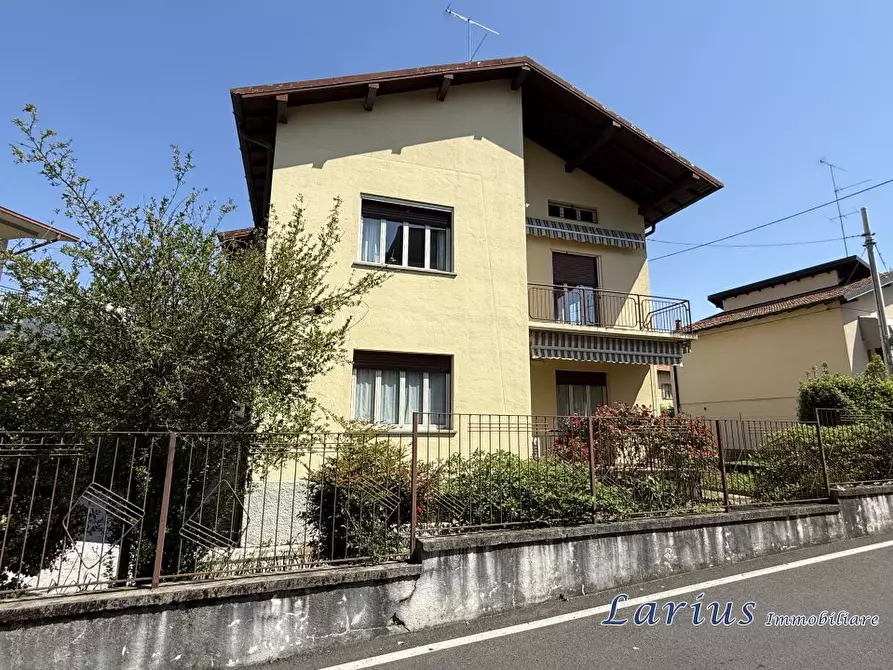Immagine 4 di Villa in vendita  5 a Erba