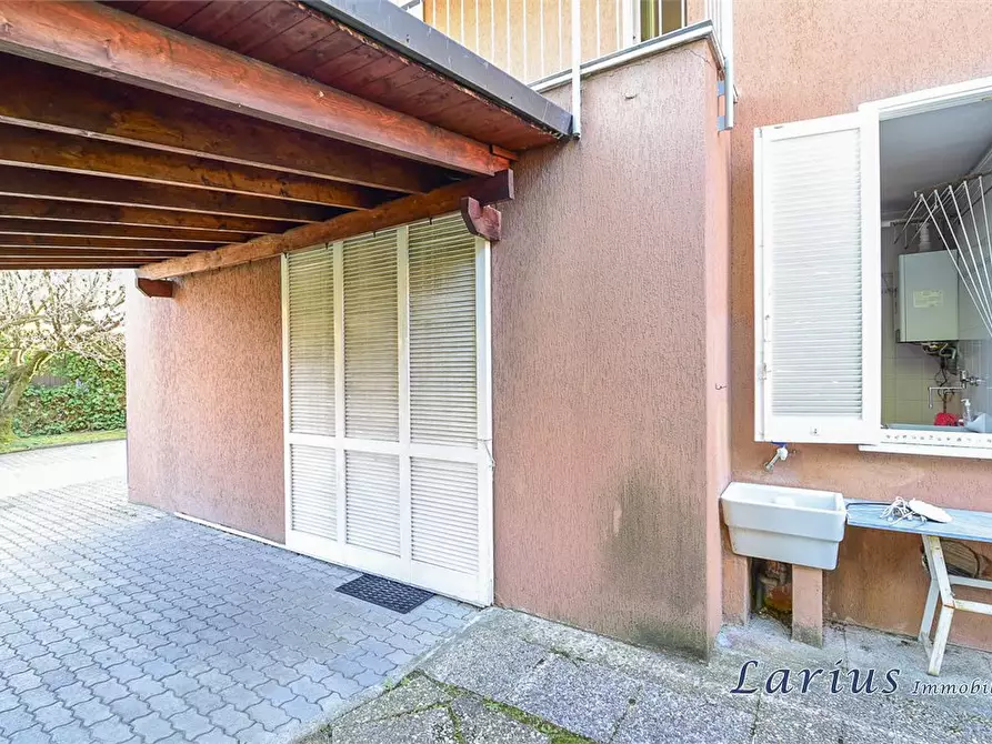 Immagine 4 di Villa in vendita  a Erba