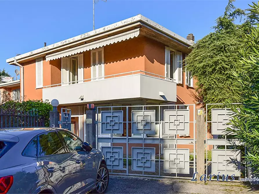 Immagine 5 di Villa in vendita  a Erba