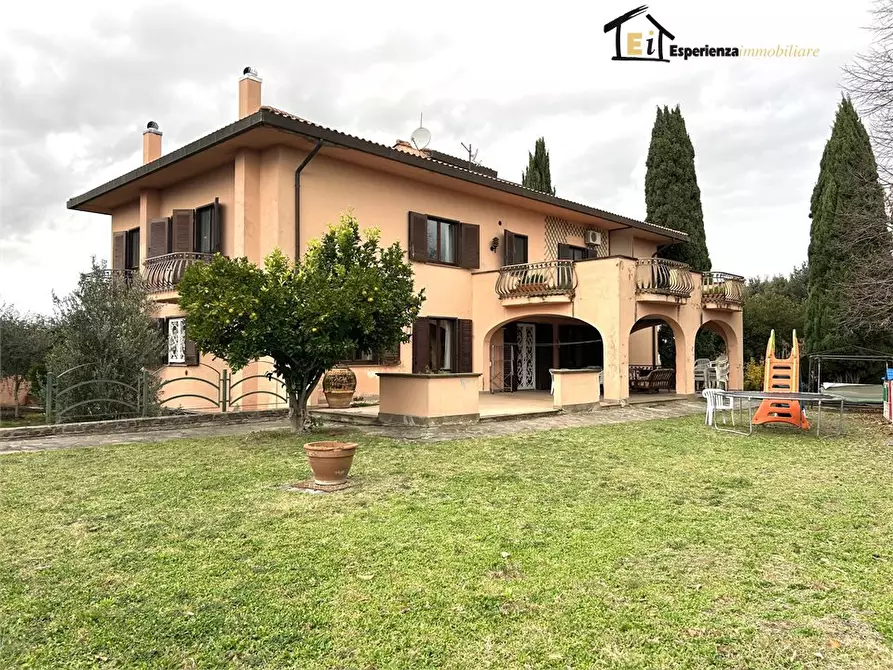 Immagine 1 di Villa in vendita  80 a Calvi Dell'umbria