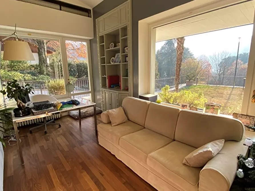 Immagine 2 di Villa in vendita  a Torino