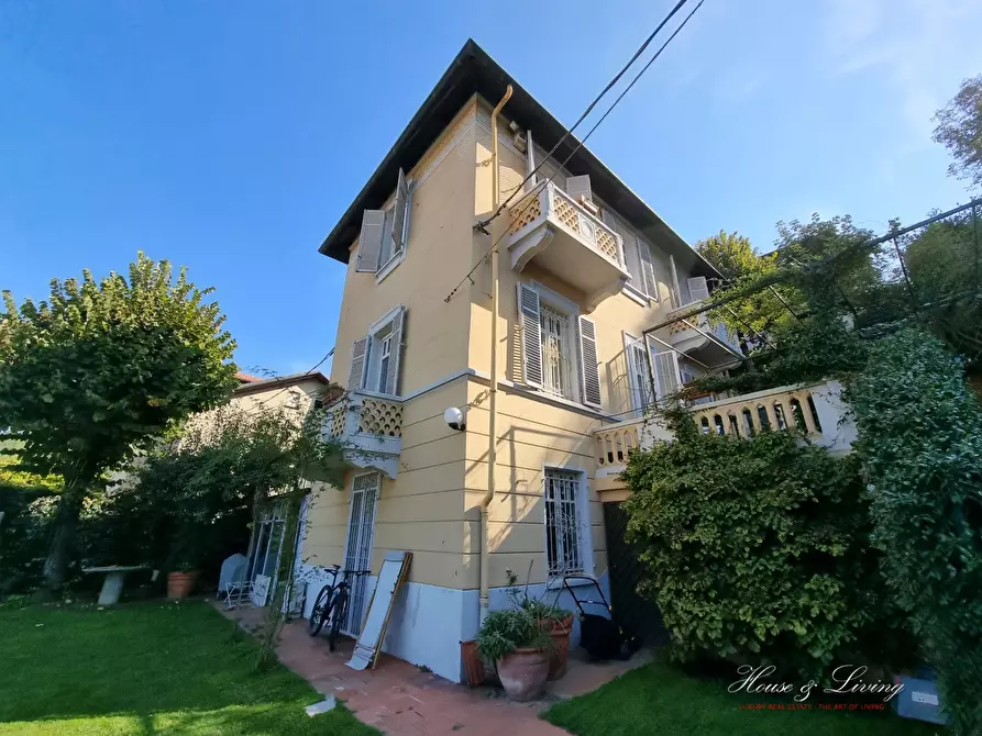 Immagine 1 di Villa in vendita  a Torino