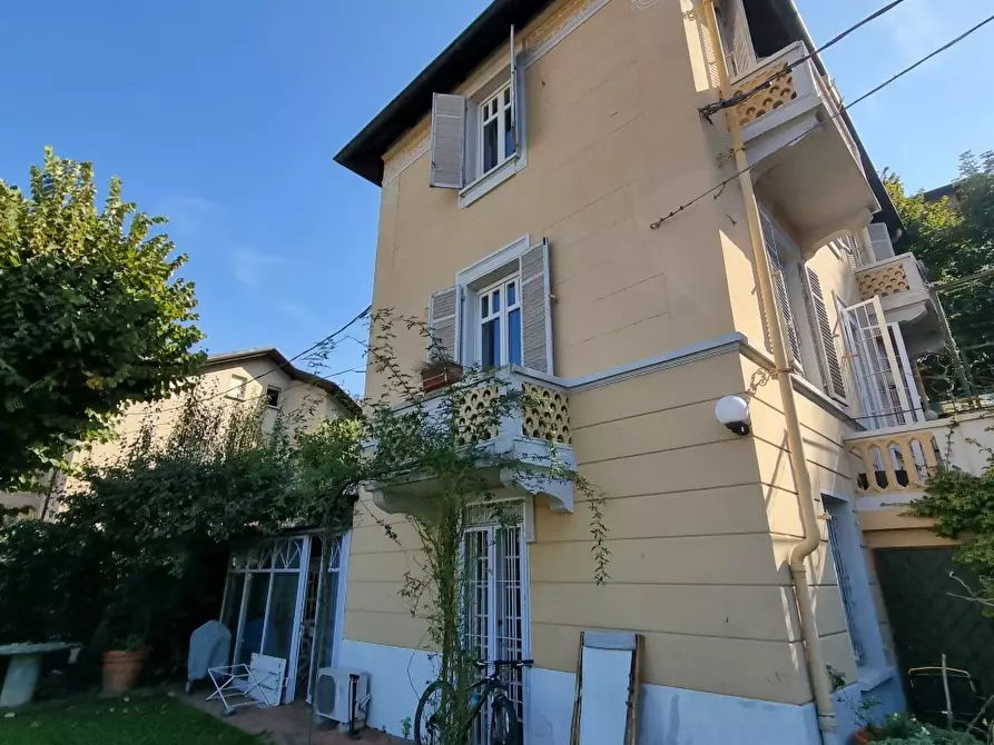 Immagine 2 di Villa in vendita  a Torino