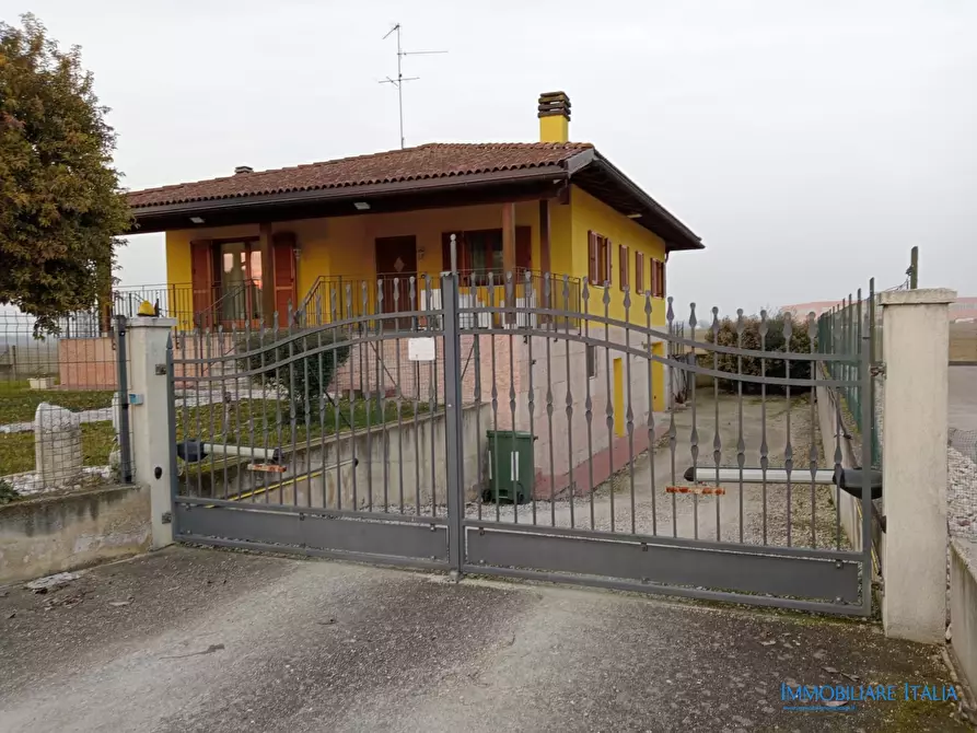 Immagine 1 di Villa in vendita  10 a Ronco All'adige