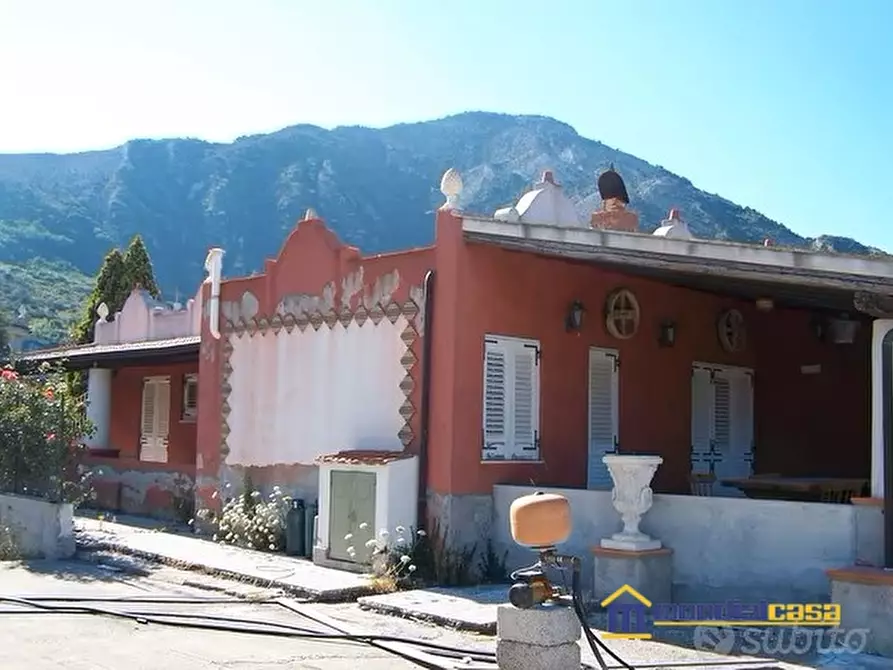 Immagine 1 di Villa in vendita  a Lipari