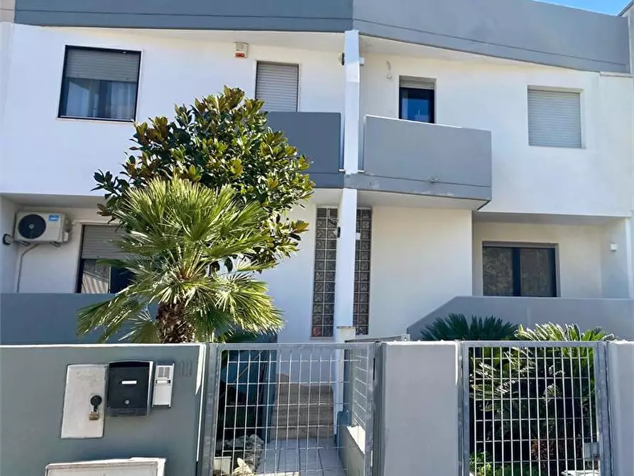 Immagine 1 di Villa in vendita  a Capurso