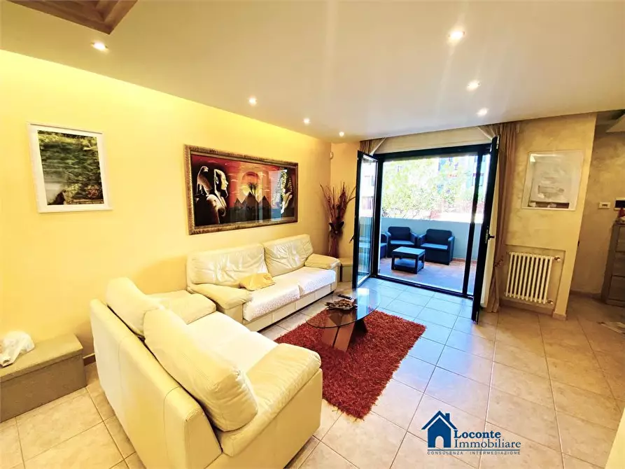 Immagine 4 di Villa in vendita  a Capurso