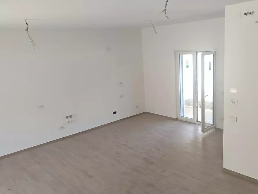 Immagine 7 di Villa in vendita  12 a Bari