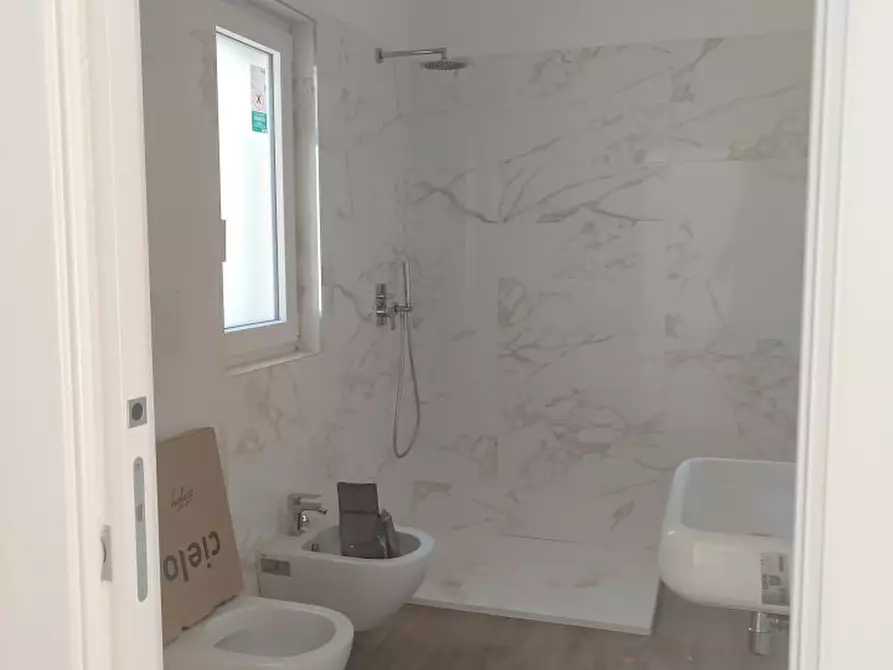 Immagine 4 di Villa in vendita  12 a Bari