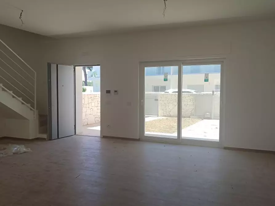 Immagine 1 di Villa in vendita  12 a Bari