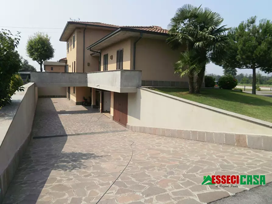 Immagine 6 di Villa in vendita  a Casirate D'adda