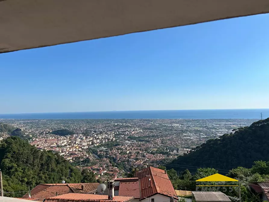 Immagine 1 di Casa indipendente in vendita  a Massa