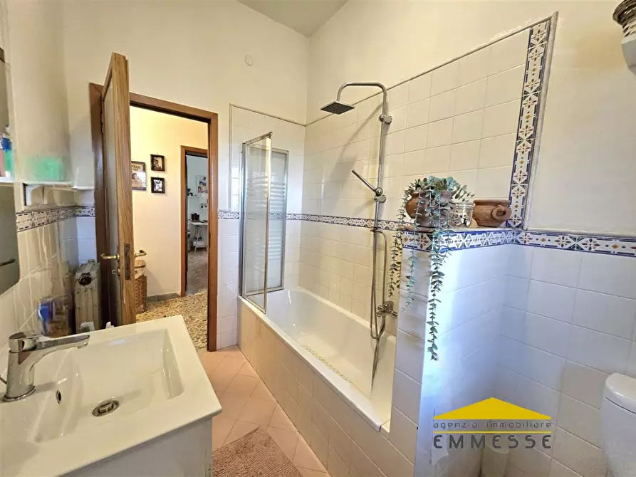 Immagine 9 di Casa indipendente in vendita  a Massa