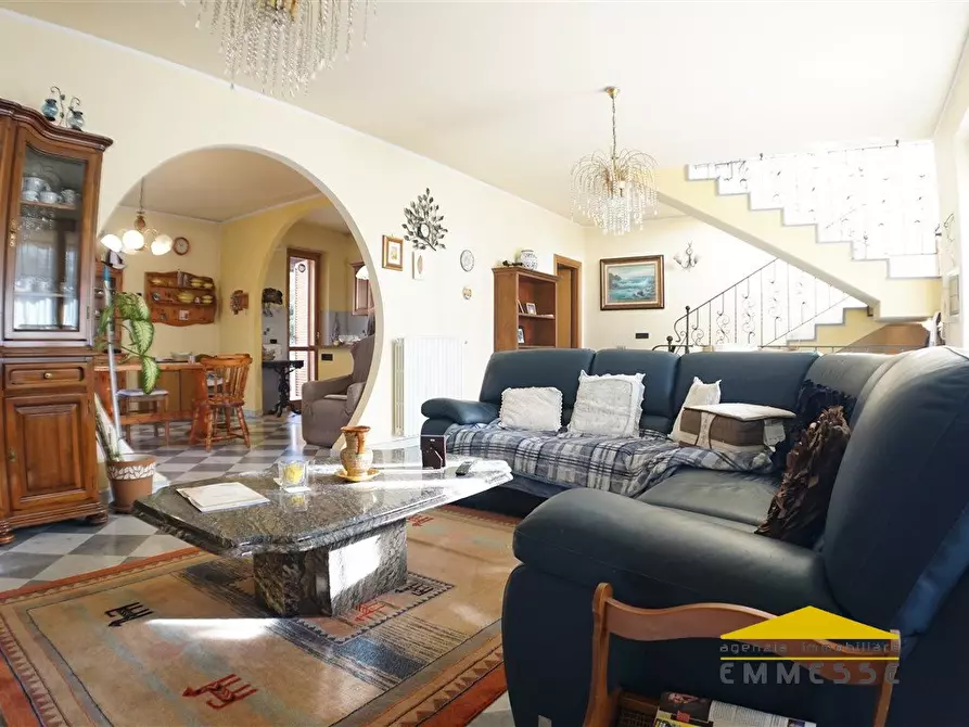 Immagine 2 di Casa indipendente in vendita  a Massa