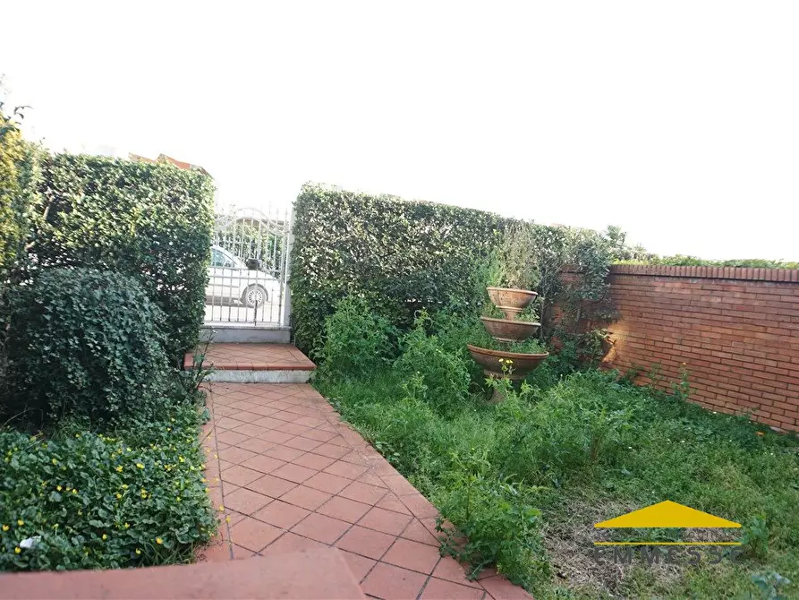 Immagine 2 di Casa indipendente in vendita  a Massa