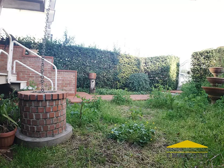 Immagine 1 di Casa indipendente in vendita  a Massa