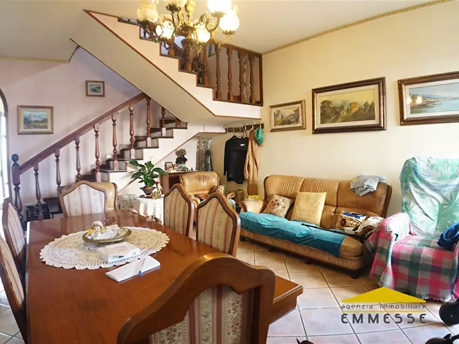 Immagine 9 di Casa indipendente in vendita  a Massa