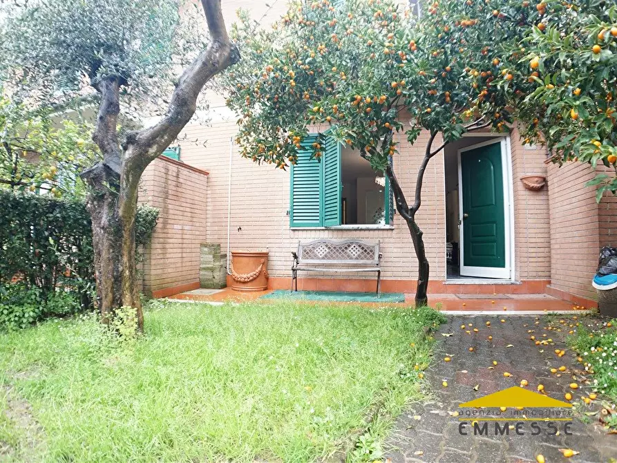 Immagine 1 di Casa indipendente in vendita  a Massa