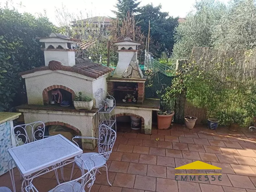 Immagine 3 di Casa indipendente in vendita  a Massa
