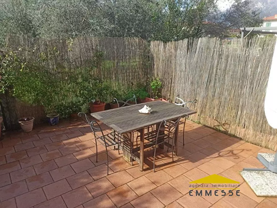 Immagine 2 di Casa indipendente in vendita  a Massa