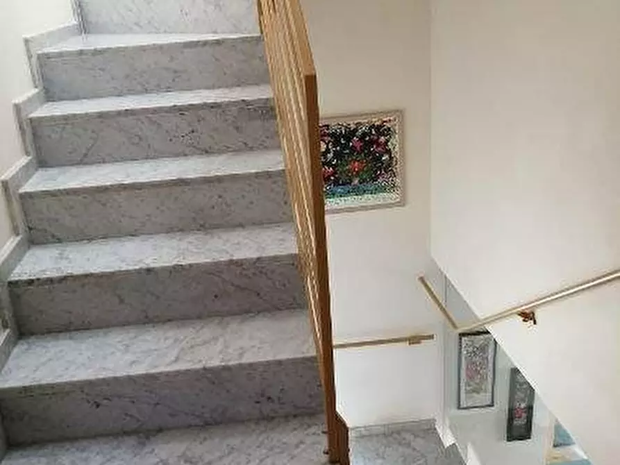 Immagine 10 di Casa indipendente in vendita  a Massa