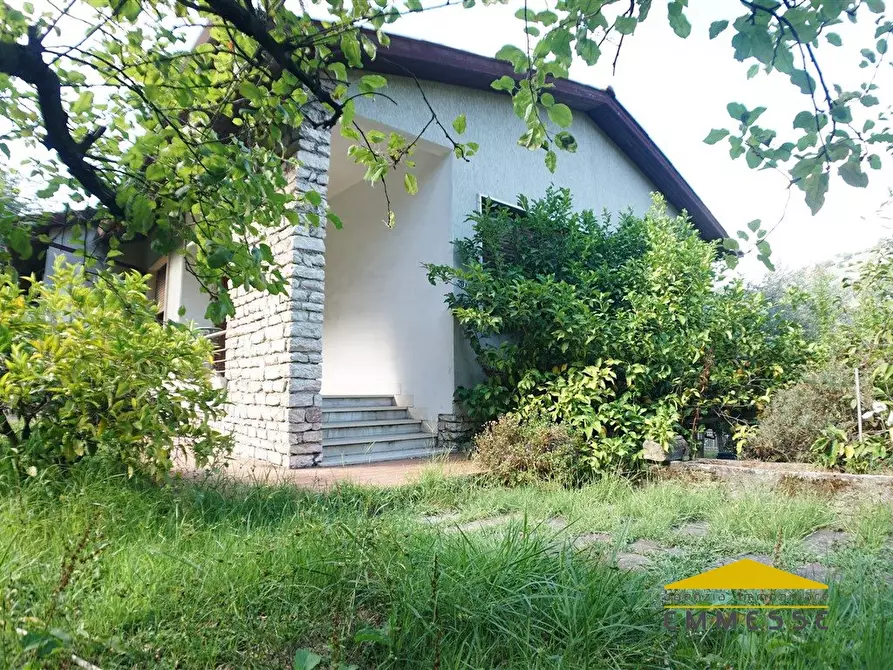 Immagine 1 di Casa indipendente in vendita  a Massa