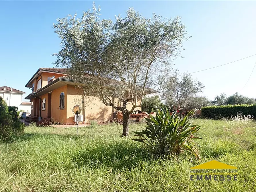 Immagine 1 di Casa indipendente in vendita  a Carrara