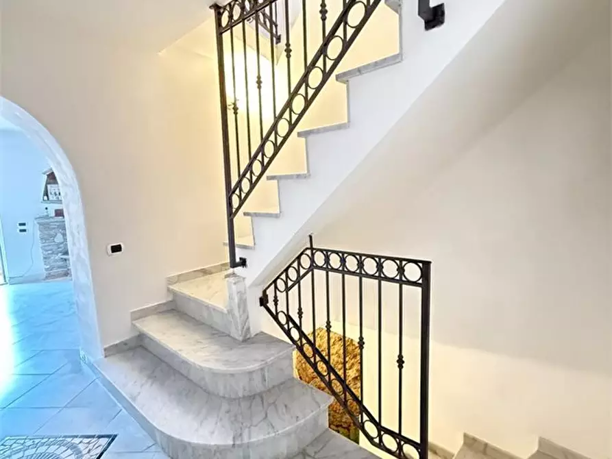 Immagine 9 di Casa indipendente in vendita  a Montignoso