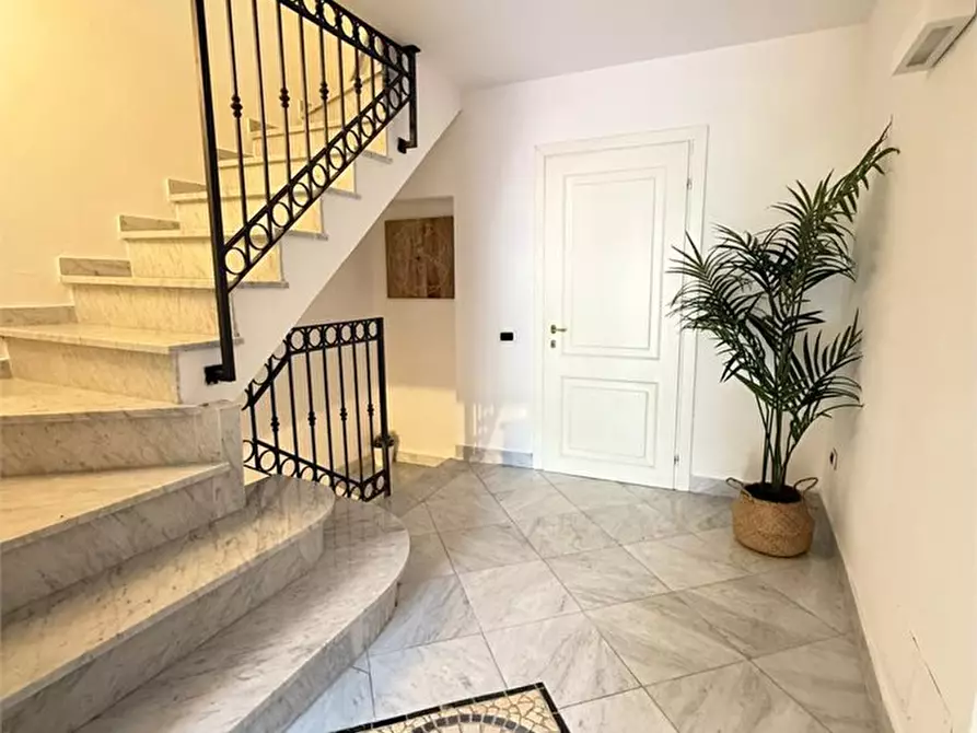 Immagine 8 di Casa indipendente in vendita  a Montignoso