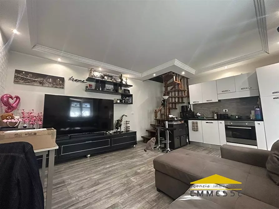 Immagine 5 di Casa indipendente in vendita  a Massa