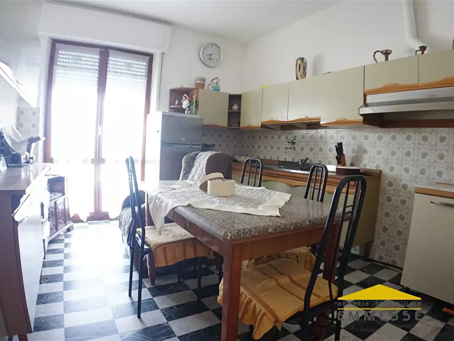 Immagine 9 di Casa indipendente in vendita  a Carrara