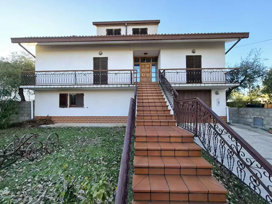 Immagine 3 di Villa in vendita  16 a Filetto