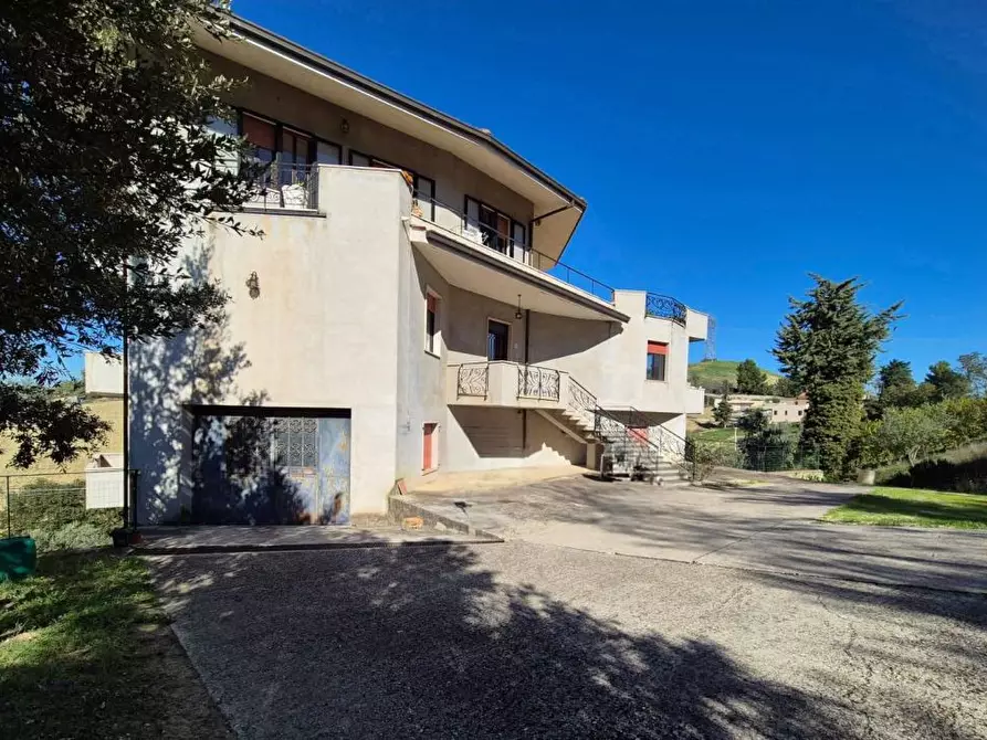 Immagine 4 di Villa in vendita  a Bucchianico