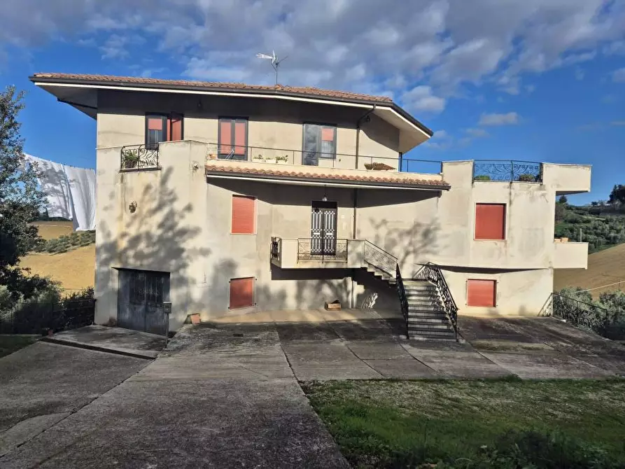 Immagine 7 di Villa in vendita  a Bucchianico