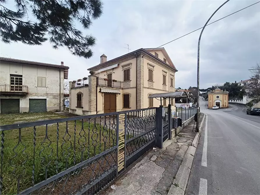 Immagine 1 di Villa in vendita  a Casacanditella