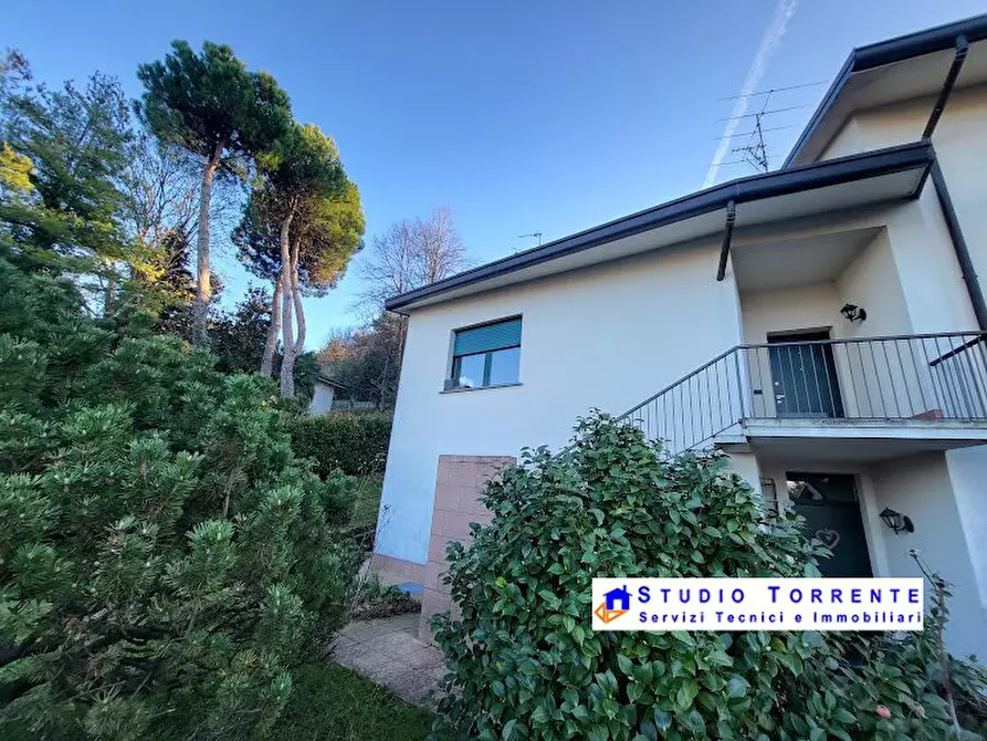Immagine 2 di Villa in vendita  21 a Inverigo