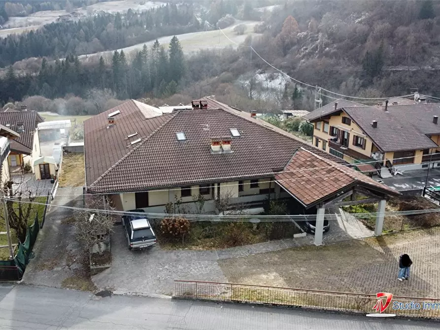 Immagine 4 di Villa in vendita  a Borno