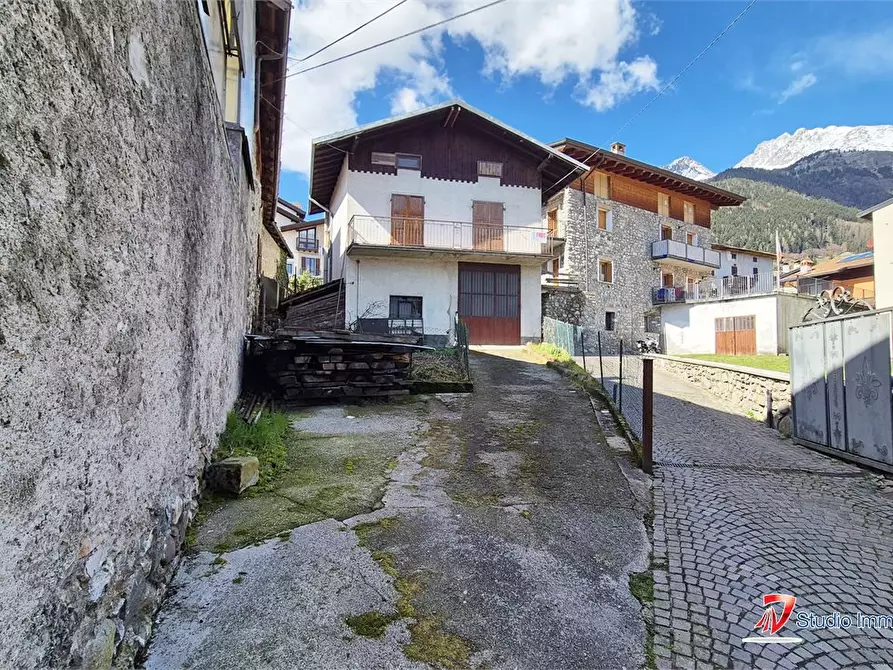 Immagine 2 di Villa in vendita  8 a Borno