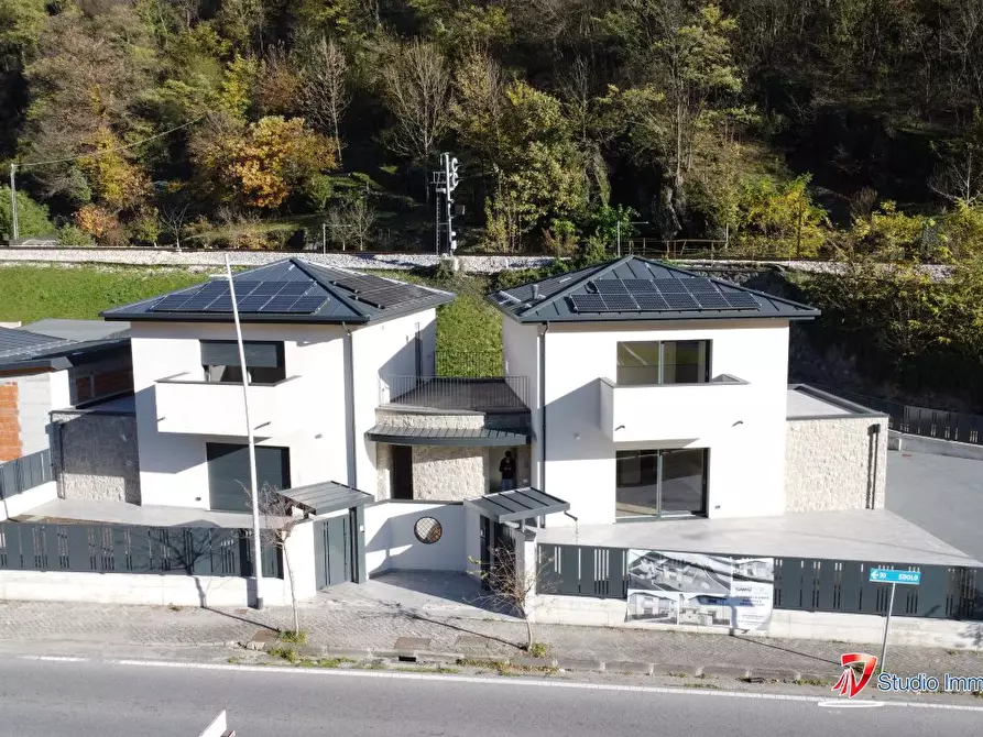 Immagine 2 di Villa in vendita  2 a Capo Di Ponte