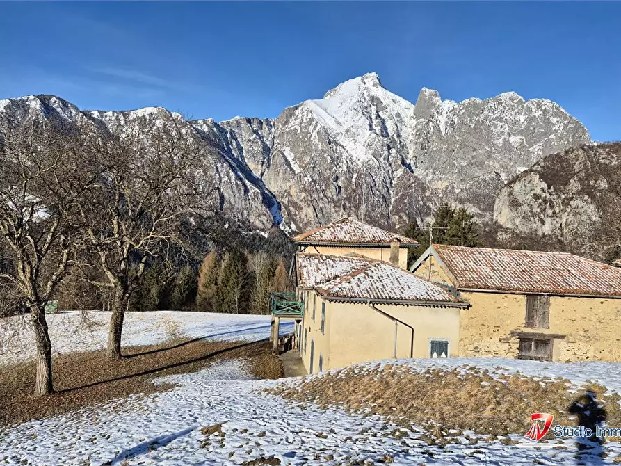 Immagine 4 di Villa in vendita  a Borno