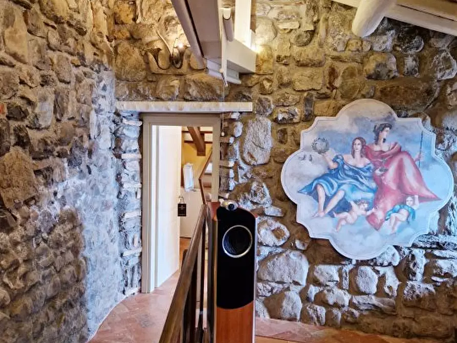 Immagine 8 di Villa in vendita  a Sale Marasino